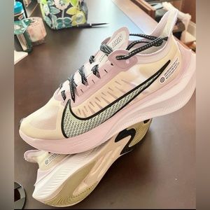 Nike Zoom Gravity Sneakers